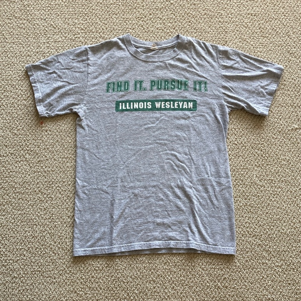 Anvil Illinois Wesleyan University Find It Pursue It Grey T-Shirt Unisex Small